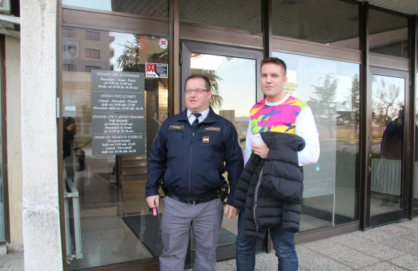 Robert Carvely, zapor, koper, sodi&scaron;če