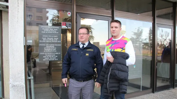 Robert Carvely, zapor, koper, sodi&scaron;če