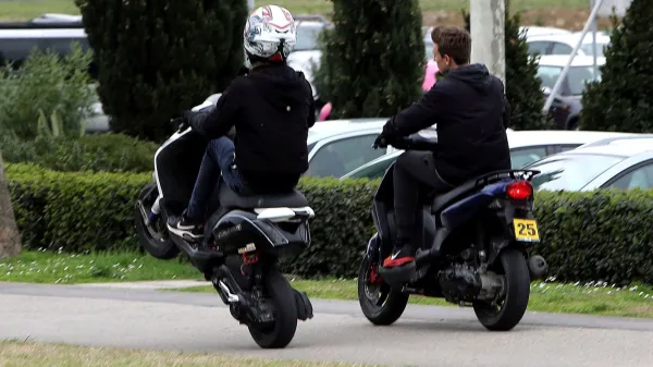 Koprčani zaskrbljeni zaradi razgrajanja mladine, policija jih miri