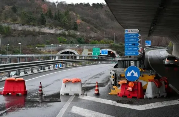 Padri&scaron;ki predor je spet odprt, potem ko so ga 12. februarja zaprli zaradi vzdrževalnih del. 