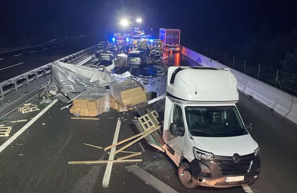 Desetletje po množičnem trčenju ob megli utripajo lučke