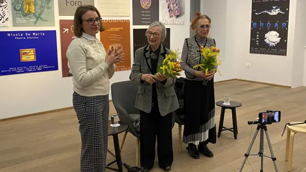 Japonski kipar je prepeval &ldquo;Moj očka ima konjička dva&rdquo;