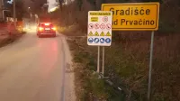 Gradi&scaron;če nad Prvačino: star&scaron;i zahtevajo, da se takoj uredi varno pot za otroke in mladino