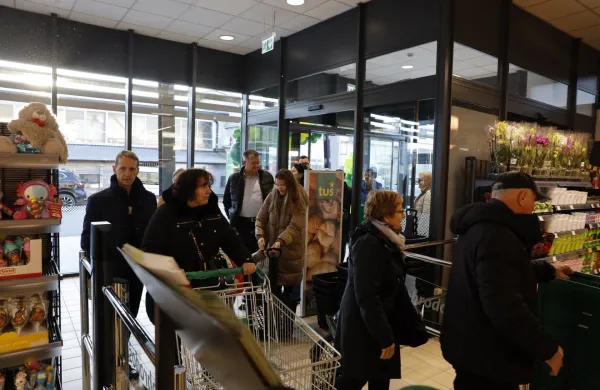 Tu&scaron; v Kopru odprl nov supermarket