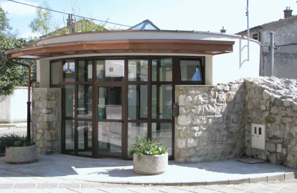 Občina do konca marca zbira ideje za oživitev stolpa ob mestni tržnici