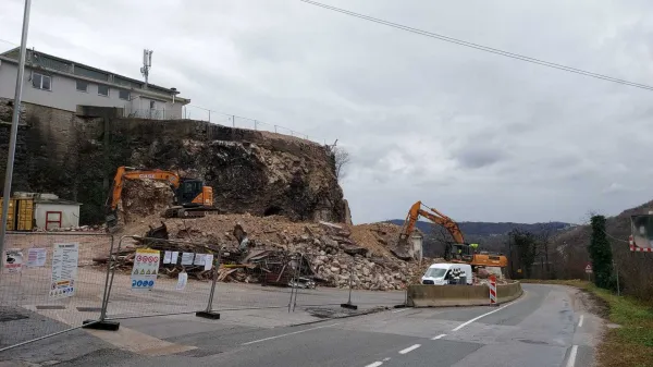 Zapore ob kamnolomu &scaron;e do konca marca