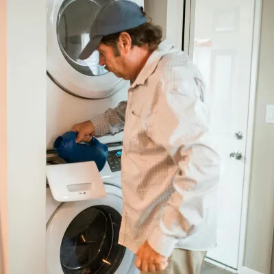 Upo&scaron;tevajte napotke na etiketi oblačila in odmerek pralnega sredstva, ki ga proizvajalec priporoča.