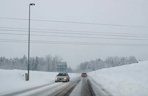 Snežne razmere na cestah.