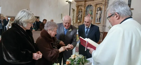 Darinka in Miro Flego sta diamantno obletnico poroke obeležila s ponovno poroko v cerkvici sv. Duha v &Scaron;trpedu pri Buzetu.