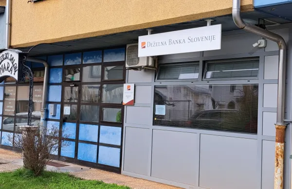 Bančni poslovalnici Deželne banke Slovenije v Komnu in Dutovljah zapirata vrata, apeli županov so bili neuspe&scaron;ni