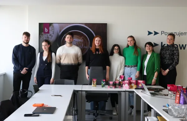 MLADI, KAVA IN PRIHODNOST: PU&Scaron; projekt na UP Fakulteti za management povezuje &scaron;tudente in gospodarstvo