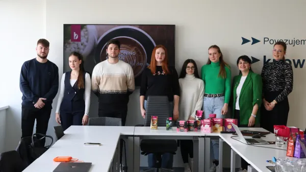 MLADI, KAVA IN PRIHODNOST: PU&Scaron; projekt na UP Fakulteti za management povezuje &scaron;tudente in gospodarstvo
