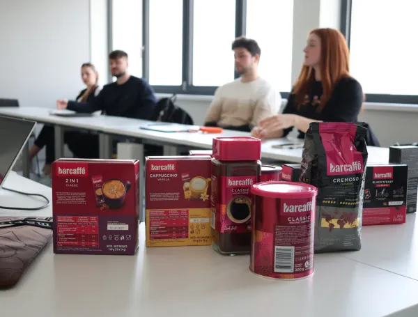 MLADI, KAVA IN PRIHODNOST: PU&Scaron; projekt na UP Fakulteti za management povezuje &scaron;tudente in gospodarstvo