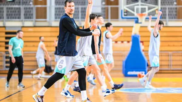 Po Če&scaron;ki morda tudi z obema iz LA Lakers