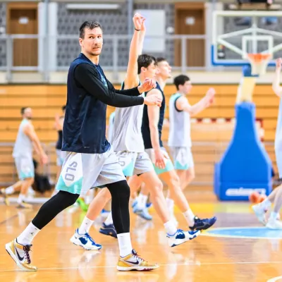 Po Če&scaron;ki morda tudi z obema iz LA Lakers