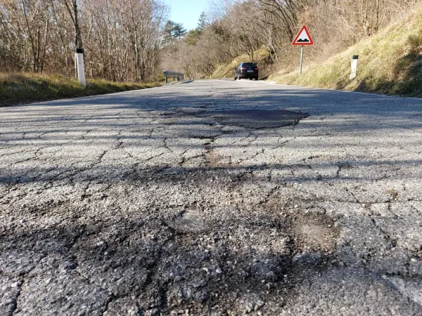Cesto med Trnovim in Ravnico bodo končno obnovili