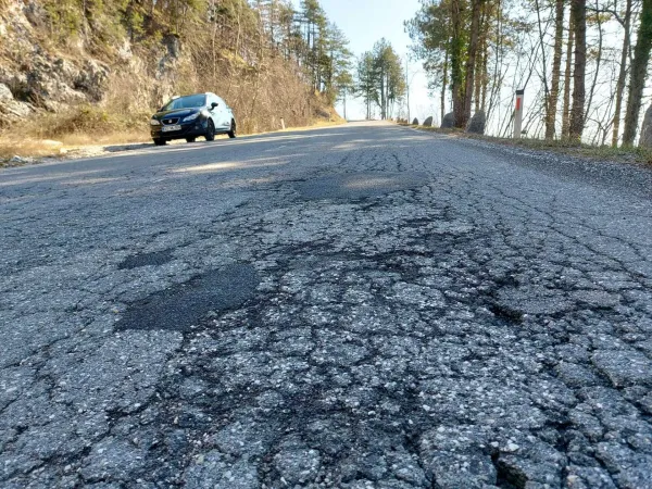 Cesto med Trnovim in Ravnico bodo končno obnovili