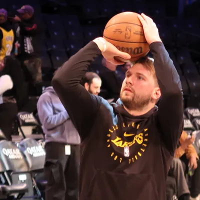 ZDA, New York.Slovenski kosarkarski zvezdnik Luka Doncic v dresu Los Angeles Lakers.