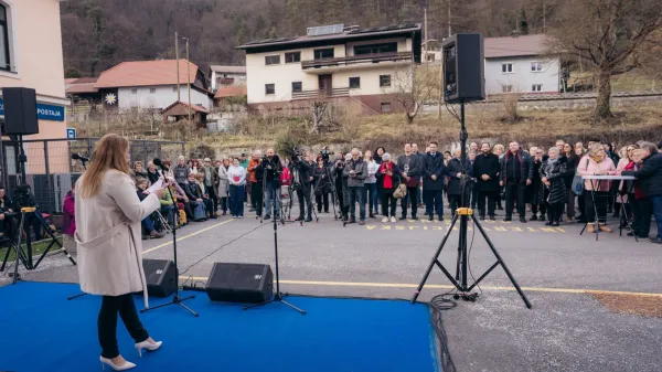 Srečko Kosovel. vlak, sežana zagorje ob savi, februar 2026