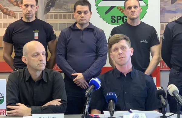 Ljubljana, Gasilska brigada Ljubljana.Novinarska konferenca Sindikata poklicnega gasilstva Slovenije (SPGS) po izredni seji predsedstva sindikata.Generalna sekretarja SPGS David Svarc in predsednik SPGS Ales Sintic.