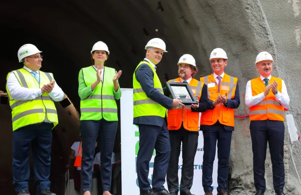 Mlinarji, 13.06.20222TDK, Gradnja drugi tir, 2 tir, Preboj prvega tunela, tunel Mlinarjipavle hevka, alenka bratu&scaron;ek, bojan kumer, ba&scaron;ar arioglu, aslan uzun in Adil Karaismailoglu, tur&scaron;ki minister za promet in infrastrukturo