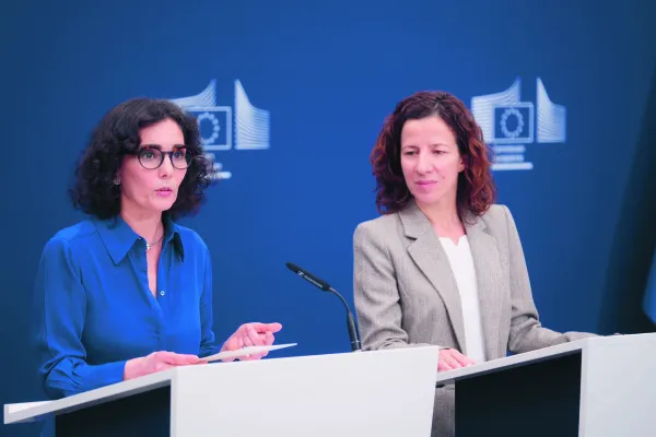 Novinarska konferenca Evropske komisije o državljanski pobudi za varen in dostopen splav v EU 'My Voice My Choice'. Evropska komisarka Hadja Lahbib in podpredsednica za socialne pravice in spretnosti Roxana Minzatu.