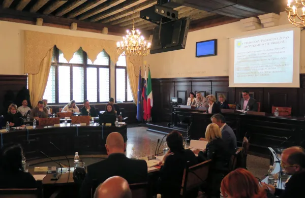 Koper, Pretorska palaca.Seja obcinskega sveta Mestne obcine Koper, na kateri so brez glasu proti sprejeli obcinski proracun za leto 2019 in tudi letni nacrt ravnanja s stvarnim in financnim premozenjem obcine.