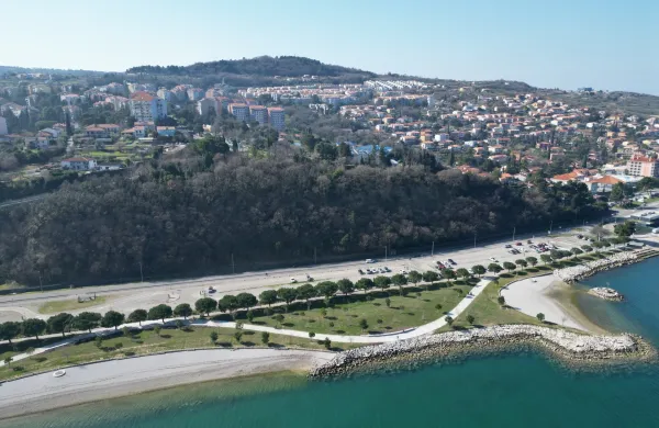 Koprski občinski svet je na včeraj&scaron;nji seji potrdil nakup klifa nad Obmorskim parkom Žusterna. 