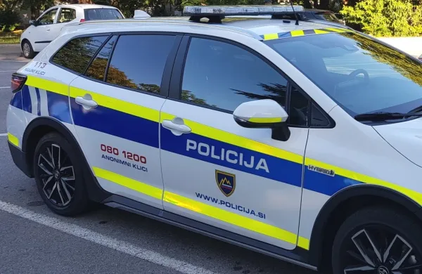 policijsko vozilo policija