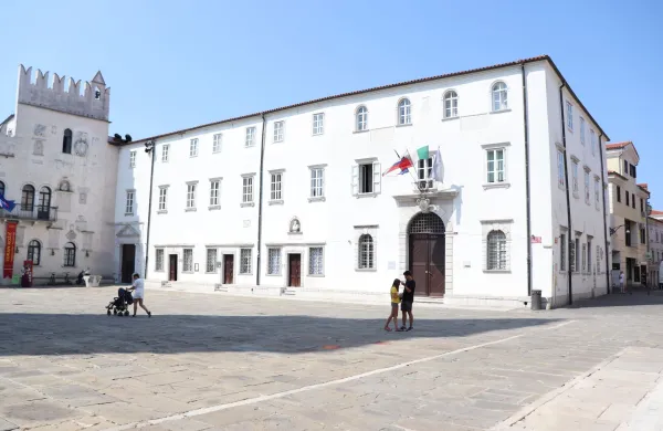 Koper, Titov trg, Univerza na Primorskem, armerija, foresterija, 21.7.2020