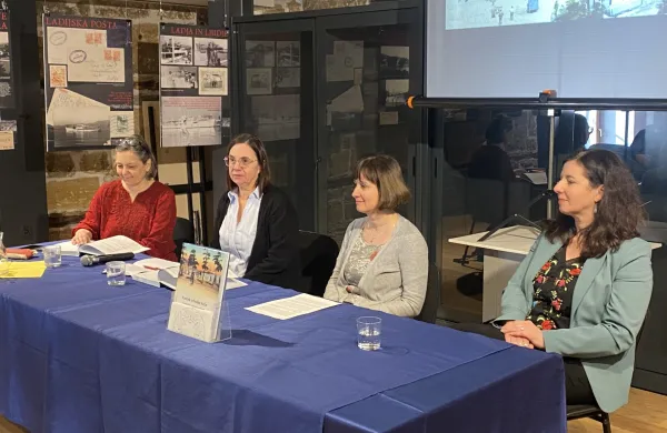 avtorice zbornik Kanček Azije: predmeti iz zapu&scaron;čin pomor&scaron;čakov obiskovalci 