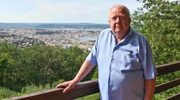 "Začelo se je z ljubeznijo do sloven&scaron;čine in do hribov, nato je pri&scaron;la politika, zatem knjige." 