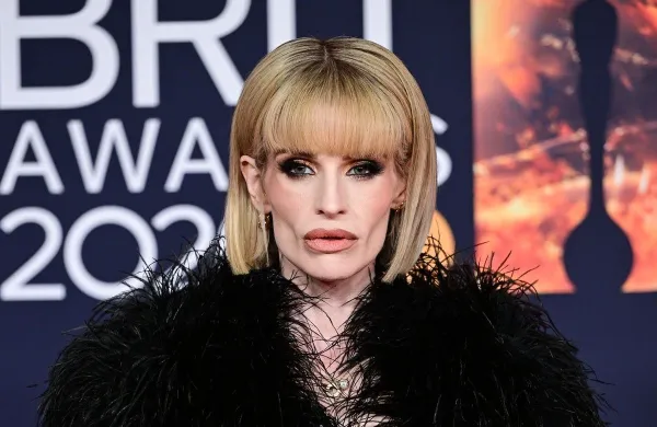 Kelly Osbourne je &scaron;okirala s svojim videzom.