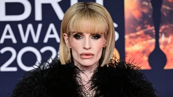 Kelly Osbourne je &scaron;okirala s svojim videzom.