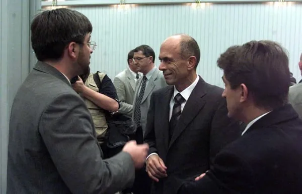 Janez Drnov&scaron;ek je sestavil &scaron;tiri slovenske vlade. Po volitvah 1996 je imel zaradi izenačenosti med obema poloma največ preglavic. 