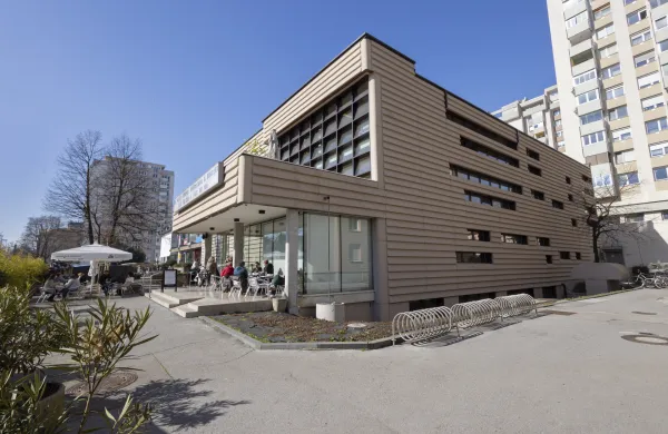 Center kulture &Scaron;panski borci Dogodek prina&scaron;a srečanje otro&scaron;kih folklornih skupin, odraslih folklornih zasedb ter poustvarjalcev glasbenega izročila