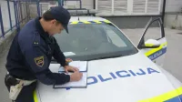 Policija promet kontrola zacasno prenehanje stavke pisanje prekrskovnega naloga prekrsek