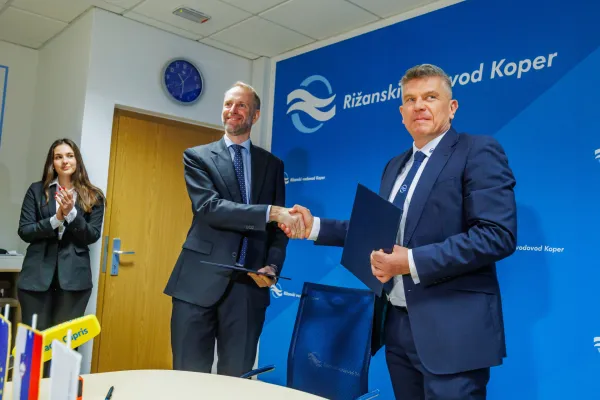 Koper, 2.3.2026Rižanski vodovod in italijanski Acegas ApsAmga Podpis pogodbe o sodelovanju vodovodov, čezmejno sodelovanje, vodooskrba