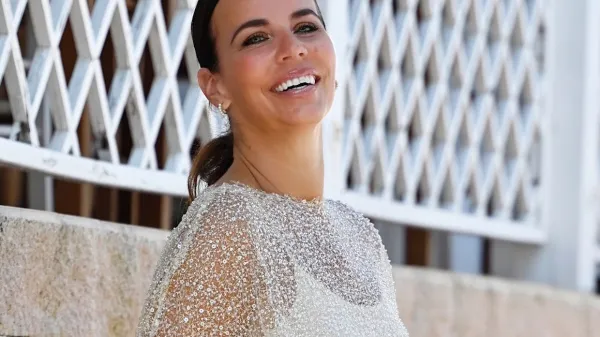 Lorella ni proti lepotni kirurgiji, ampak ne ve, ali bi se zanjo odločila