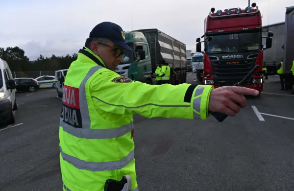 nadzor prometa, nadzor, policija, europol, tovornjaki, avtobusi, povir, avtocesta, in&scaron;pektorat