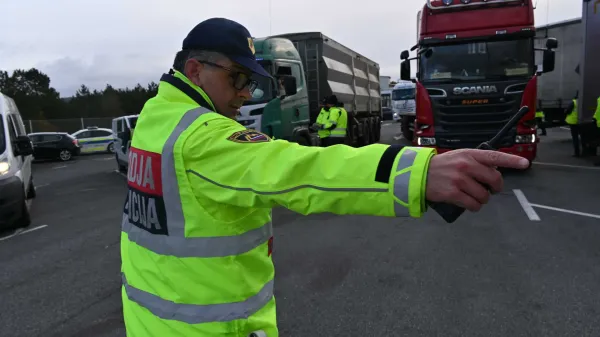 nadzor prometa, nadzor, policija, europol, tovornjaki, avtobusi, povir, avtocesta, in&scaron;pektorat