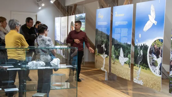 Aleksander &Scaron;enekar razstava presihajoča jezera