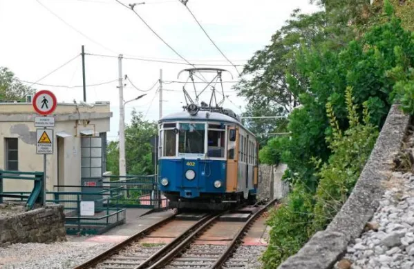 Openski tramvaj ponovno obstal.