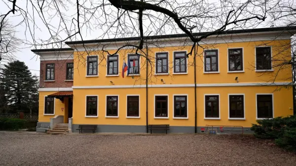 Dela so skupno zahtevala nekaj več kot 630 tisoč evrov.