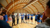 Odbojkarji &scaron;portnega združenja Soča v prenovljeni telovadnici.