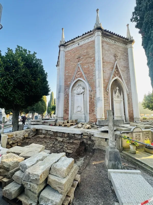 piran, pokopali&scaron;če, cerkev sv. Mohorja in Fortunata