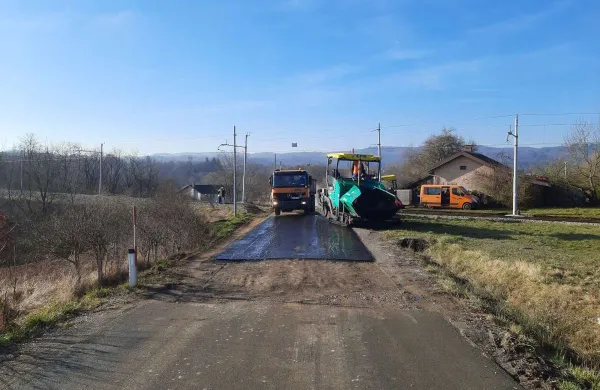 V Mali Bukovici prenovili cesto in železni&scaron;ki prehod