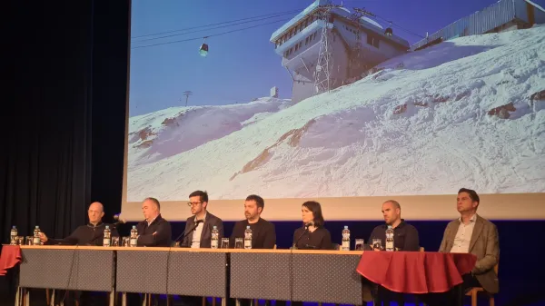 V Bovcu so predstavili projektno dokumentacijo za novo smuči&scaron;če Kanin.