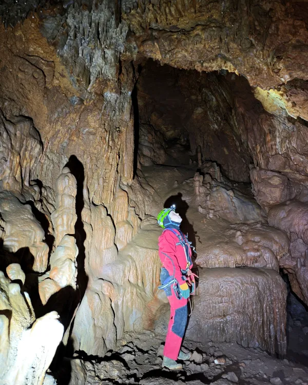 Prvo odkrito jamo so sežanski jamarji posvetili Srečku Kosovelu 