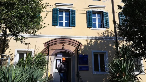 Lokarjeva hi&scaron;a je v prenovi, podalj&scaron;ali bodo tudi pisateljevo pohodno pot